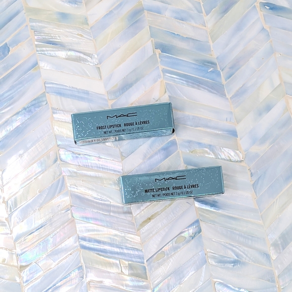 Limited Edition MAC Alluring Aquatics Frost Lipstick Pet Me Please-Nude metallic - Picture 14 of 14